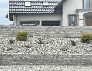 Kamień murowy granitowy łupany jasnoszary STRZEGOM (10x20x40)
