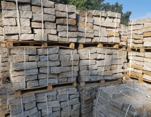 Kamień murowy granitowy łupany szaro-żółty STRZEGOM (10x20x40) 24T